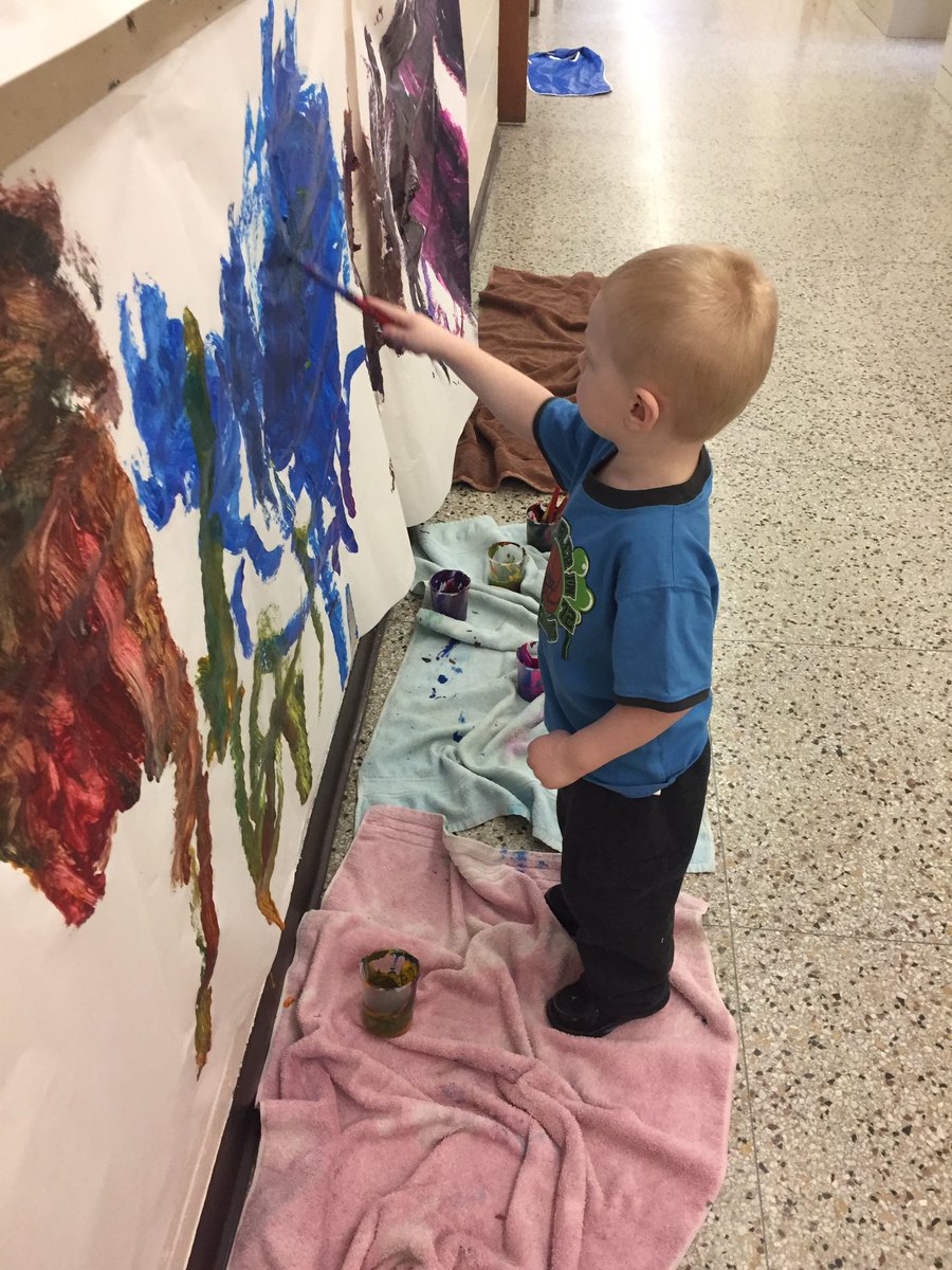 MissOley3's tweet photo. Working together to paint our mural #OnceACard #mentorpreschool https://t.co/utGB28nEKm