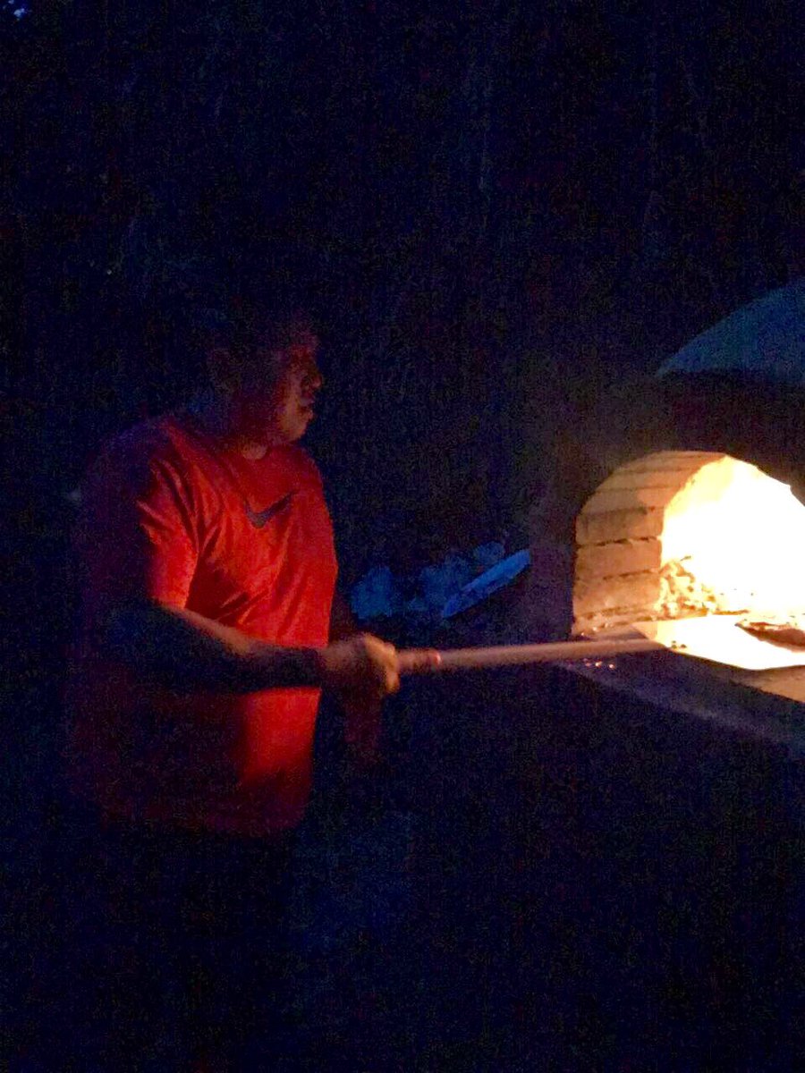 CCESanMiguel's tweet photo. En el curso de cocina, la chef Esmeralda enseñó a los prestadores de servicios a preparar #pizza al horno #TMeANTOJAS #GtoCapacita https://t.co/nAl5VhMdwd