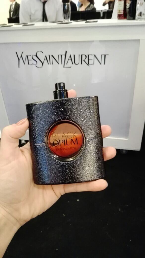 FusionMagOK's tweet photo. Nos despedimos con un lindo lanzamiento @yslbeauty lanzó #blackopiumnuitblanche y allí estuvimos con @MechiieraciOk buenas noches ! https://t.co/QIWISVYMSu