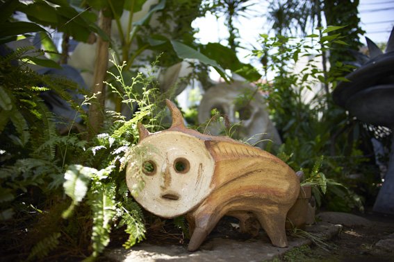 岡本太郎　犬の植木鉢　オブジェ ポリストーン製塗装済完成品 犬の植木鉢｜岡本太郎｜海洋堂