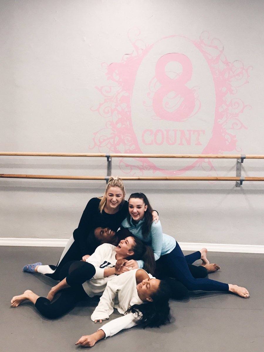 ChloeLukasiak's tweet photo. Mah g's https://t.co/ggV0MyBsrz