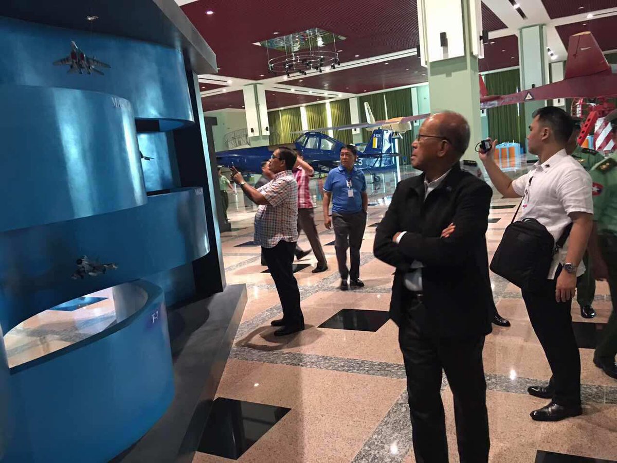 del_lorenzana's tweet photo. At the Myanmar Defence Museum with National Security Adviser Sec. Esperon. #OneDefenseTeamPH #DelTheDefender https://t.co/Zj4ml7PM8g