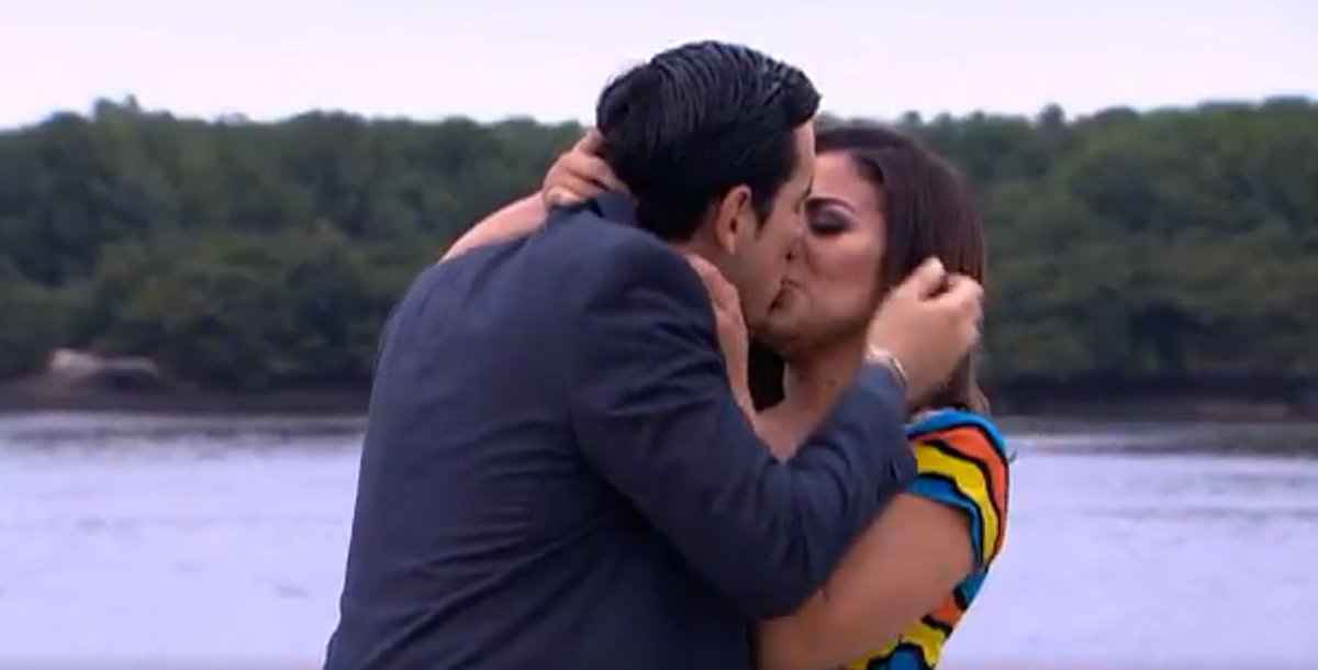 ecuavisa's tweet photo. ¡Ahora! El descenlace de la historia de amor de Luis Fernando y Susanita.  😉 https://t.co/FaJc2OcYTt https://t.co/vJhnPj2imi