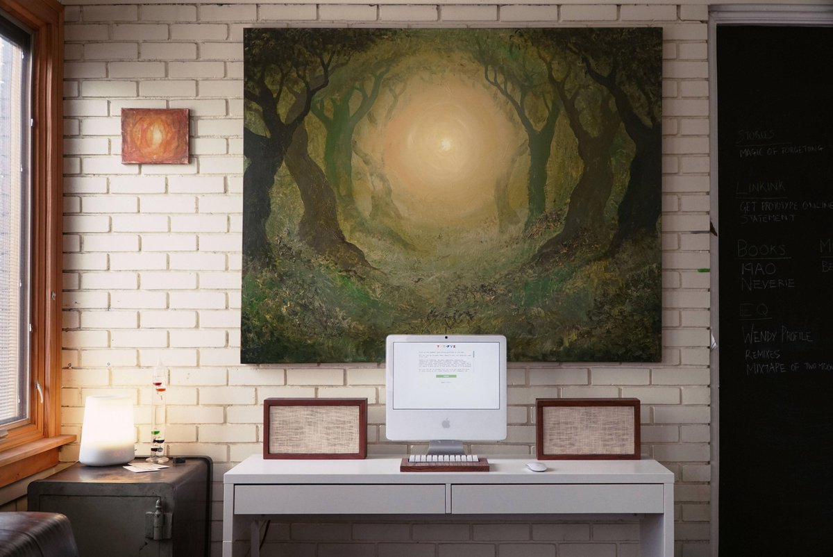 Writing_setups's tweet image. See @Beschizza's low distraction set up? Old, under-powered iMac + minimalist keyboard. boingboing.net/2017/03/16/my-… #writingsetup #writing