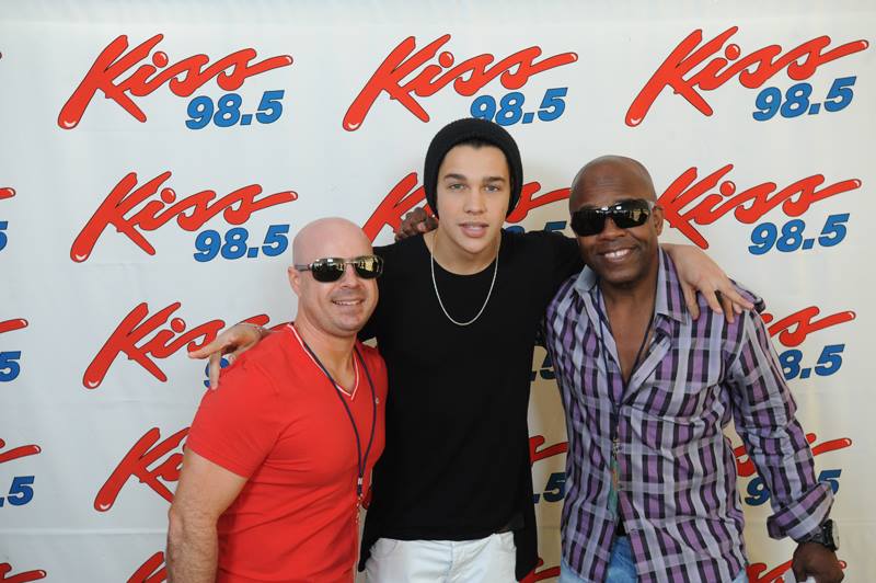 KISS985BUFFALO's tweet photo. Droppin in at 5 on the Kiss 10at10 #buffalo it's @AustinMahone + @pitbull #Lady  @anthonykissdj https://t.co/nEfDnOXYdr