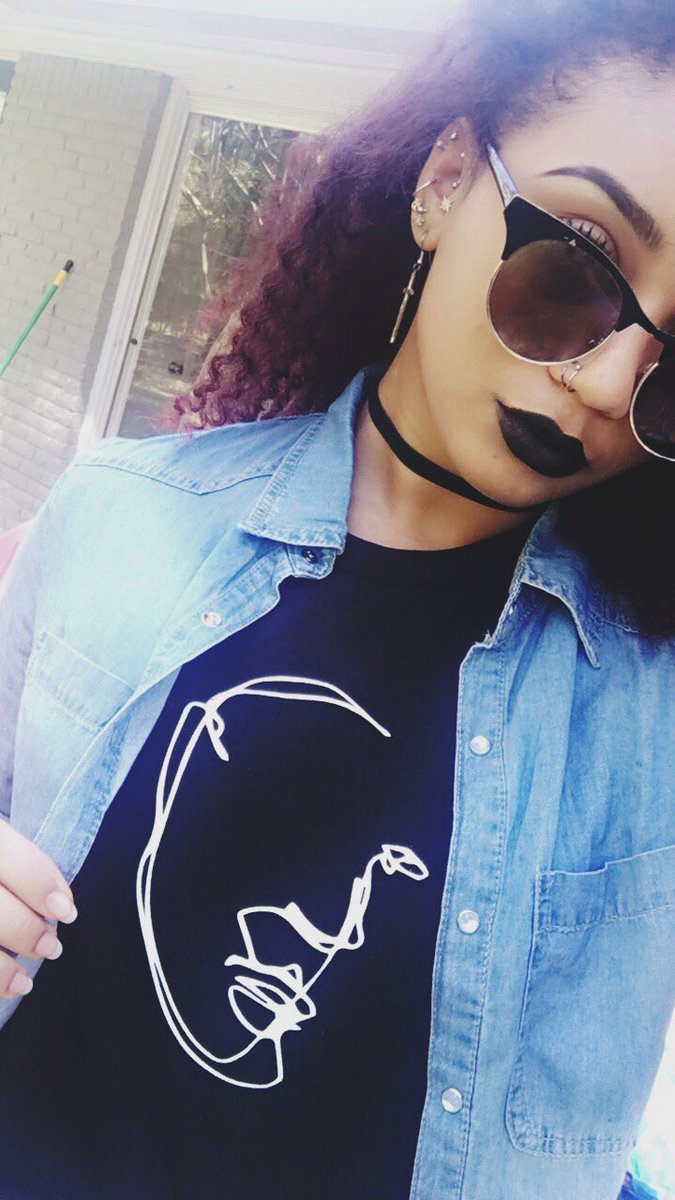allorhia's tweet photo. thank you @jerometrout for the shirt! Dope design 🤘🏽
#fadeddecade •• X | 10 •• https://t.co/QQOPJME7ez