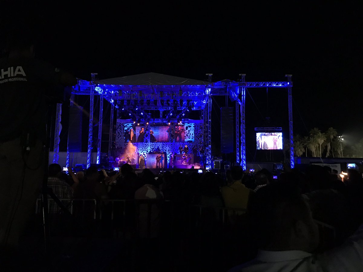 megatron3101's tweet photo. Pepe Aguilar fiestas de San José del cabo 2017 https://t.co/3VSGY6YrTB