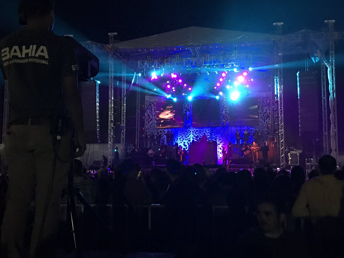 megatron3101's tweet photo. Pepe Aguilar fiestas de San José del cabo 2017 https://t.co/3VSGY6YrTB