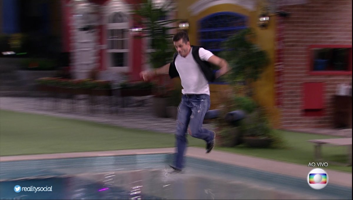 ProfessorDum's tweet photo. Chegou minha carta de Hogwarts #BBB17 #RedeBBB https://t.co/RYHxCVvI8q