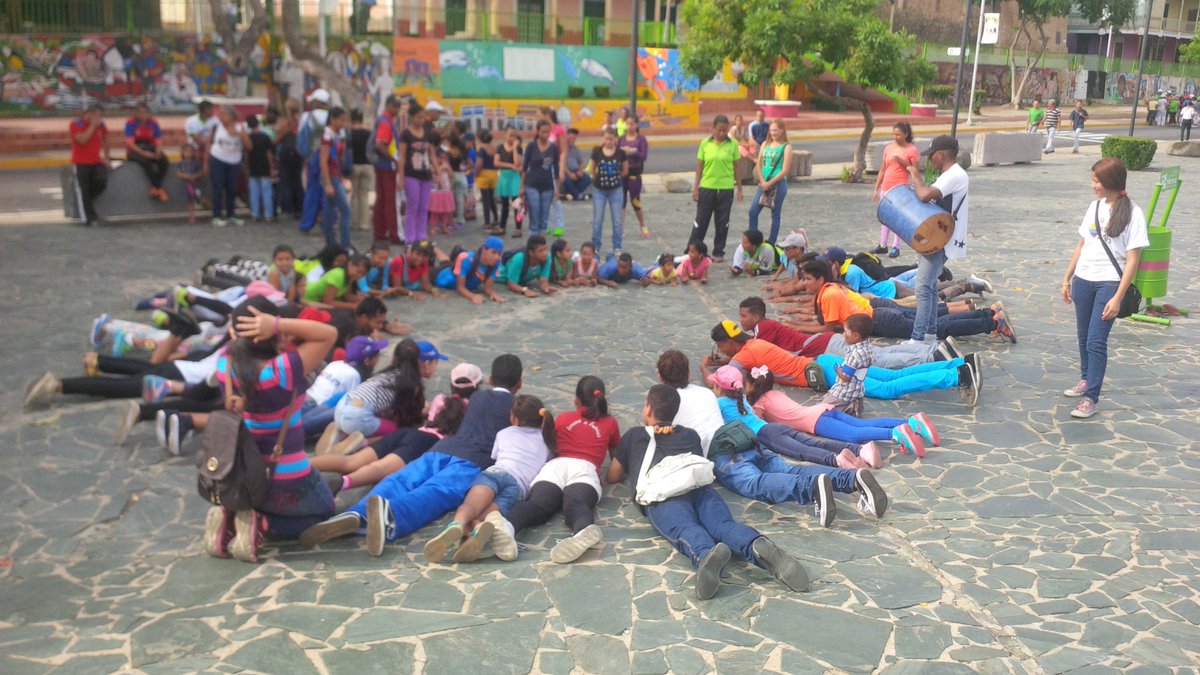 Funda_CAS's tweet photo. Actividades de #Recreación realizadas por parte de nuestro equipo de #Voluntariado y #Recreadores el #MiradorAngostura de #CiudadBolívar. https://t.co/Tafl1kzXbs