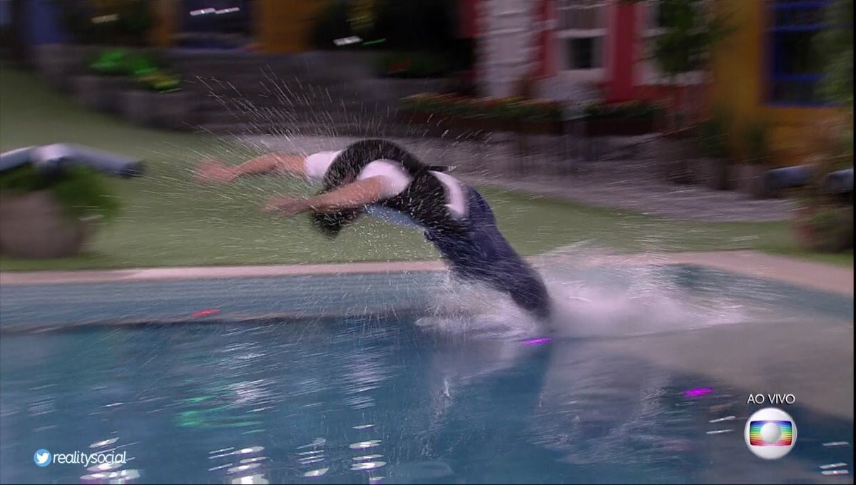 _noixb's tweet photo. Eu quando descubro que o crush tá solteiro  #bbb17 https://t.co/2lZeYaAHTa
