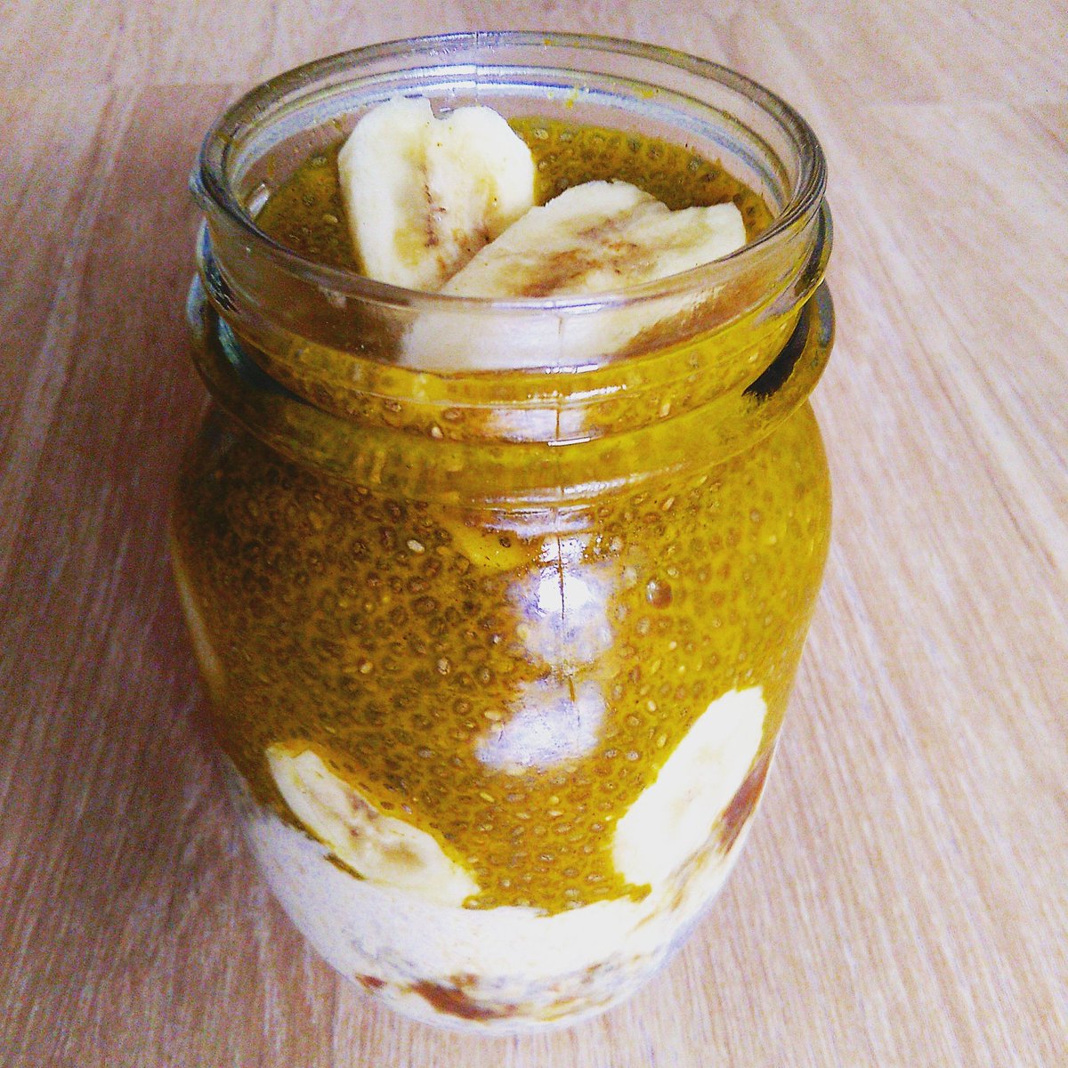 kombuchaprinces's tweet photo. Overnight oats and tumeric chia pudding #chiapudding #tumeric #raw #rawvegan #veganism #vegan #vegangirl https://t.co/VP9hNYtpaW