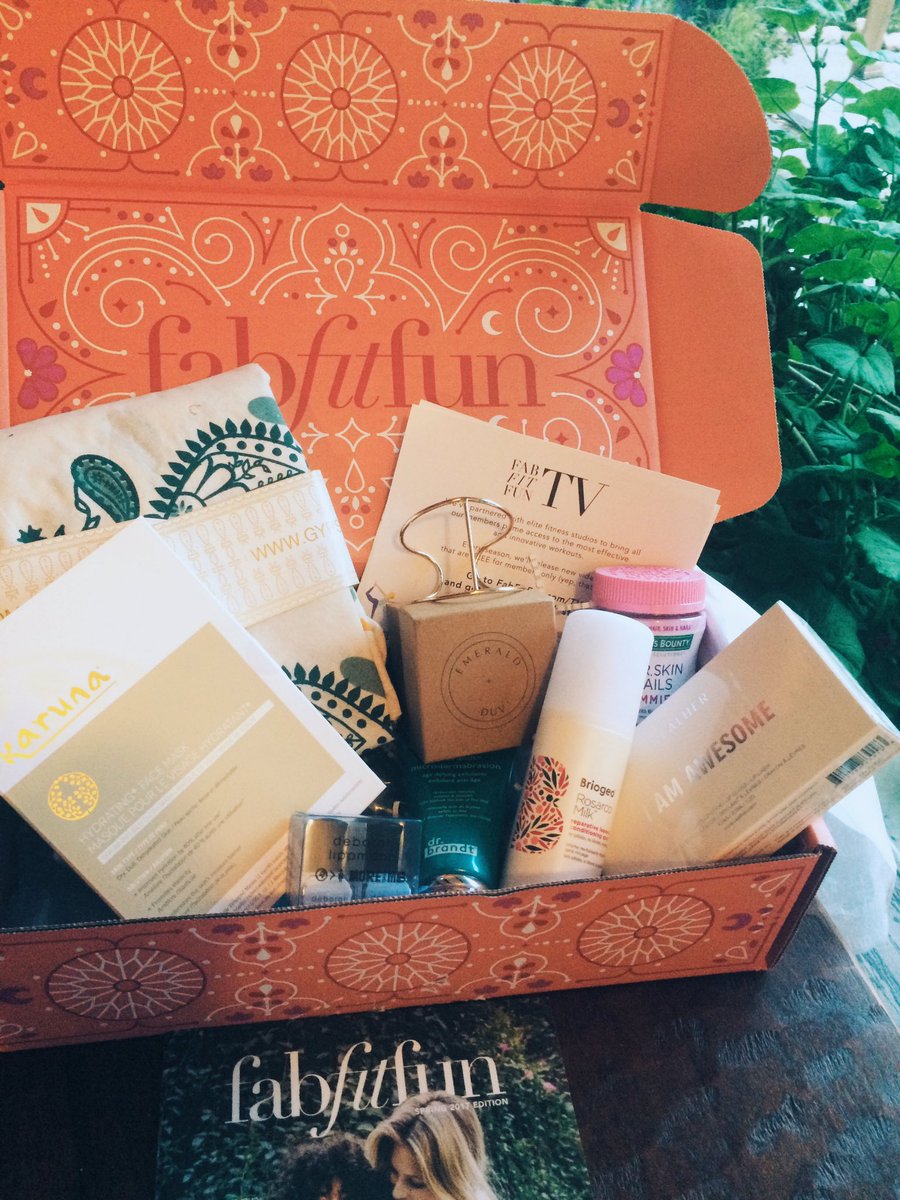 EmeraldDuv1's tweet photo. Our Caged Joshua Tree Cuff is a "choice" item in the @fabfitfun #spring box! Use code EMERALDDUV10 for $10 off on https://t.co/XHt13dt2Os. https://t.co/OfvzwNg94P