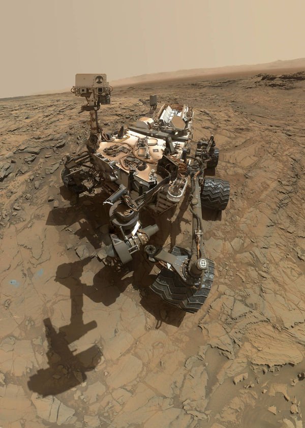 PopSci's tweet photo. The Curiosity Mars rover's wheels are starting to break https://t.co/gSpDbe5KTb https://t.co/mxOybmYIxP