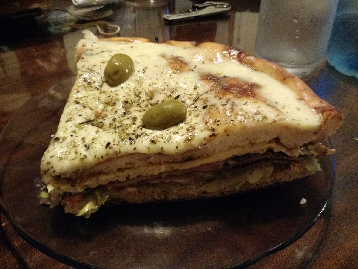 CdF_Prode's tweet photo. 🍕 Se fue de premio este terrible #LomoPizza de #PizzaPronta (Corrientes y Cerrito). ¡No podés no probarlo! https://t.co/zp7QRx14MP