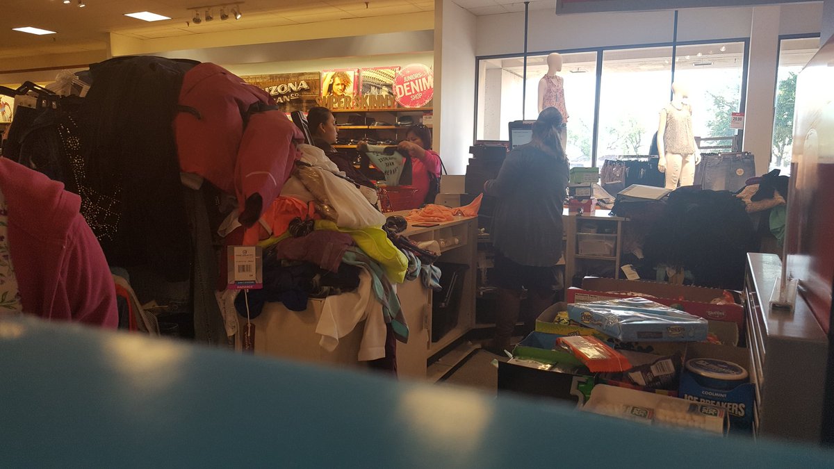 ericka_meadows's tweet photo. @jcpenney Your Modesto, CA store is a MESS! One register for an entire floor,  took over 25 minites in line. Won't be going back, ever. https://t.co/71vPWFOFN6