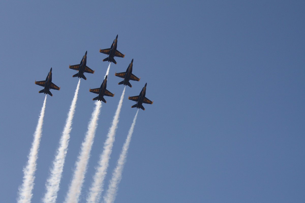 PcolaDowntown's tweet photo. Downtowners @BlueAngels over historic downtown @PalafoxPlace in @cityofpensacola https://t.co/YdhCDOVoU5