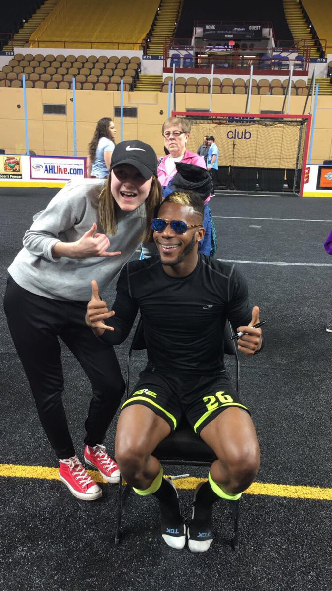 symanthabenzing's tweet photo. Fav player from the beginning to end. Especially when he wears my Oakleys 😏😎 #26 #IanBennett https://t.co/xCceyeFwfn