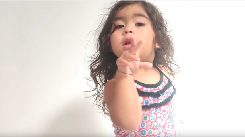 PublimetroMX's tweet photo. #MiniMonLaferte la rompe en la web con esta tierna imitación de la cantante @monlaferte https://t.co/UBi5Ox8B72 https://t.co/6sK7Lm7k9z