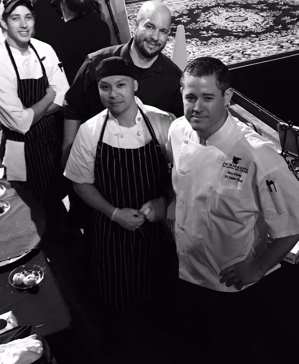 gillesl2's tweet photo. @JWSanAntonio Chef Alex and Mile won my vote tonight. #top100sa @mySA_Food @vspisme https://t.co/nfWvus61Mp