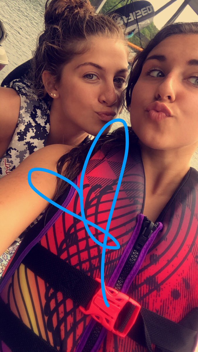 Marr_Schmidt's tweet photo. happy 18th to my bb!!💕 miss these times w u more than u know!!! ilysm❣️#milkshakes #turkeyclub #neighbors4ever https://t.co/ZGECyOTVUn
