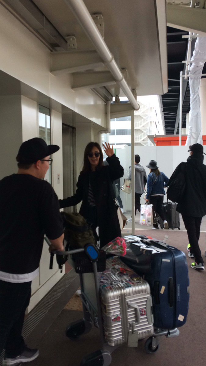 [PIC][22-03-2017]Yuri khởi hành đi Okinawa - Nhật Bản cho kì nghỉ ngắn ngày với đoàn làm phim "Defendant" C7fqJNVW0AEvlLi