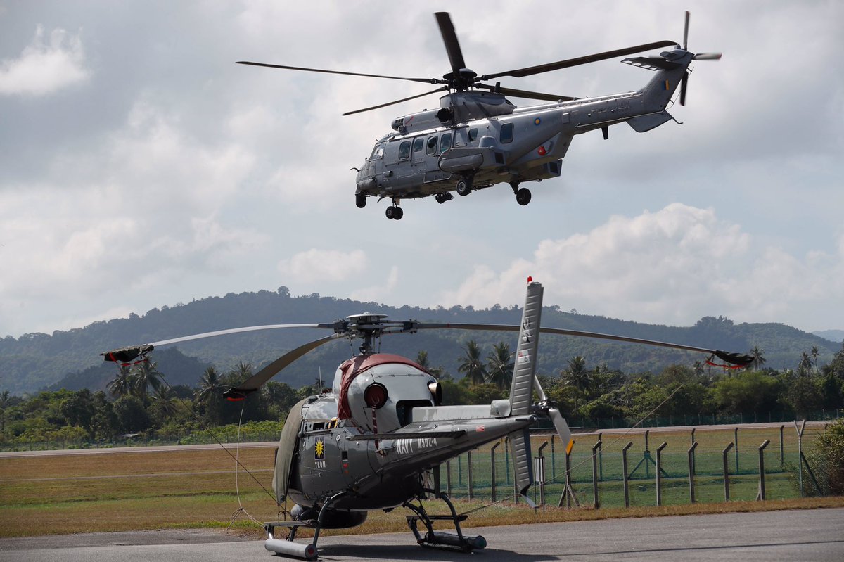 AirbusLIVE's tweet photo. Live from #LIMA17! #airforcenextgen #H225M takes off next to the Fennec #AS555! https://t.co/6fa4SpV9Nx