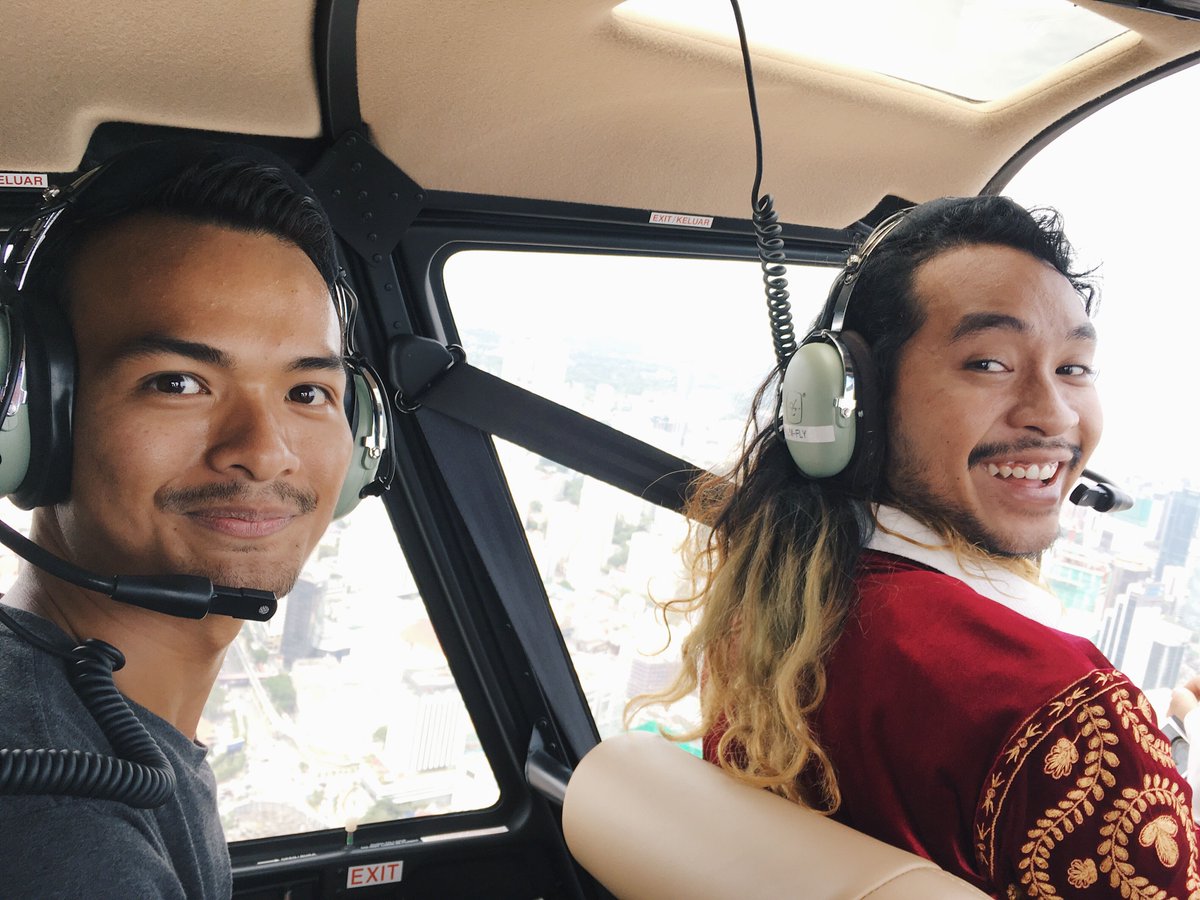 pojiegraphy's tweet photo. #AboutKL: Siapa dah cuba #KLSkyTour? Jom baca https://t.co/vXAzL8jDca untuk tahu harga dan pengalaman menaiki helikopter di sekitar KL! https://t.co/hwFkwYJ09j