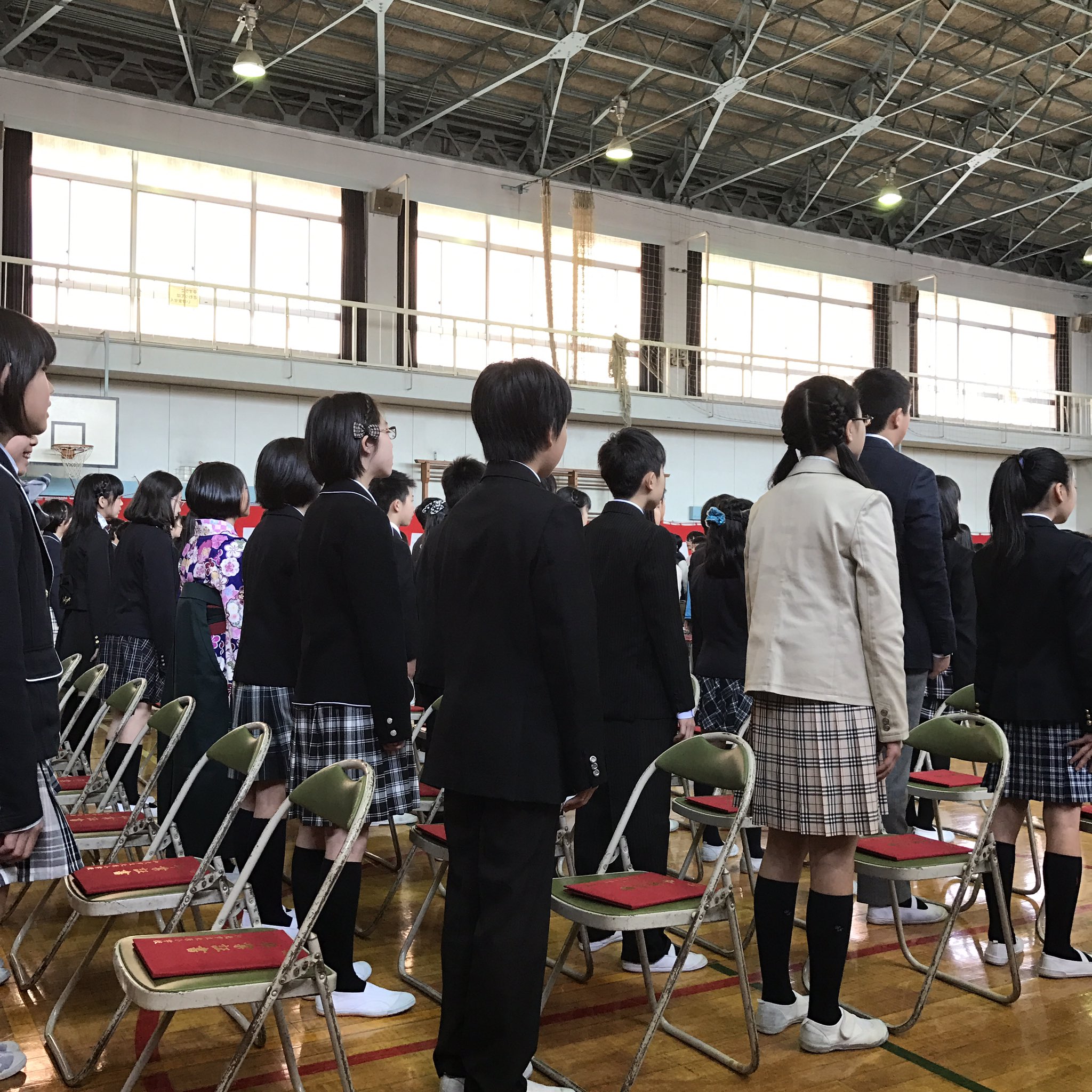 和光市議会議員 斉藤かつみ 齊藤克己 No Twitter 今日は北原小学校の卒業式に出席し 祝辞を述べさせていただきました 写真は卒業生と在校生 が相対しての贈る言葉の場面です T Co Nubp8daxac Twitter