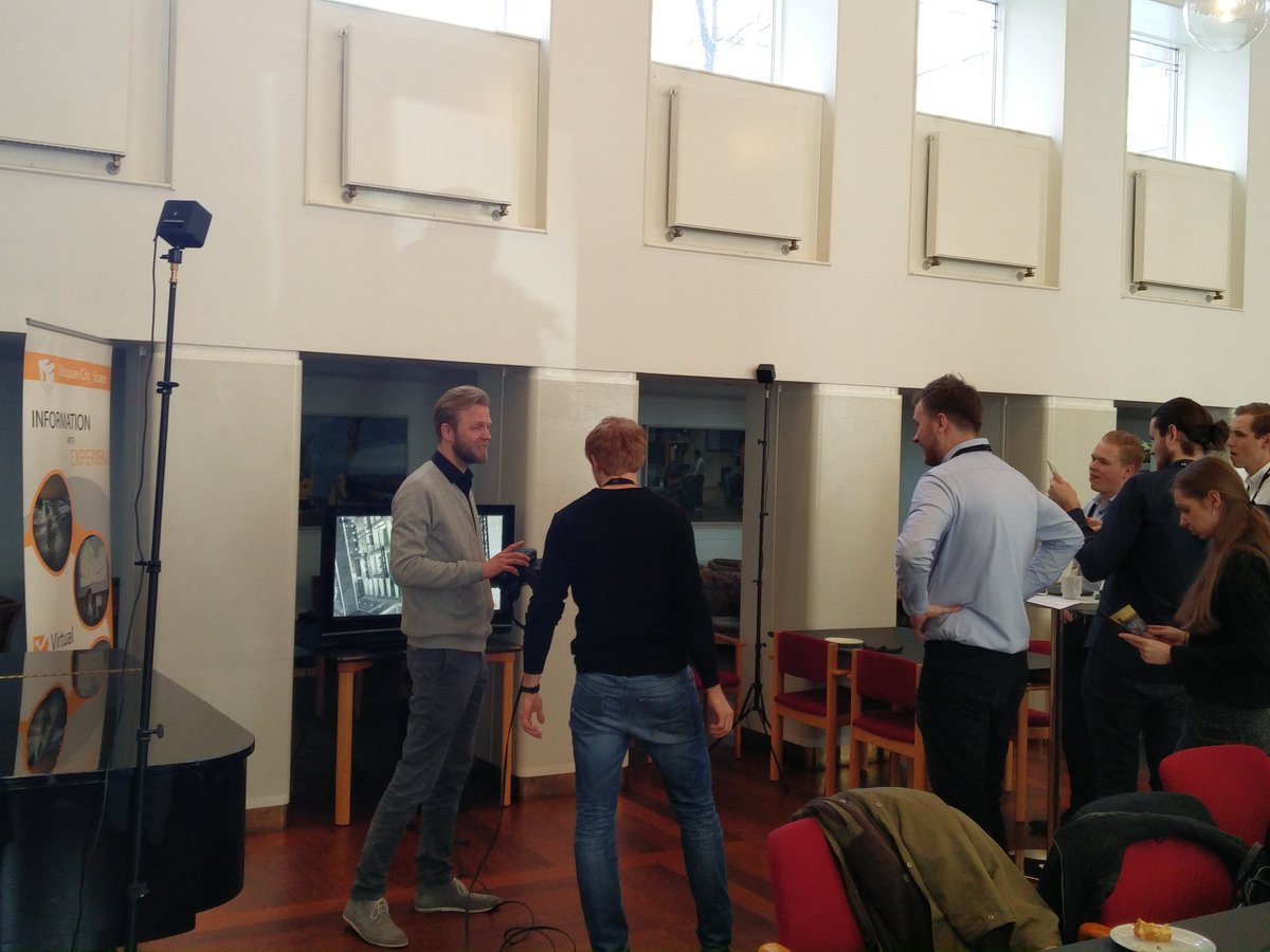 Der er kø for at få virtuelle oplevelser hos UCS3D - fælles udgangspunkt og forståelse er essentielt for samarbejde! #byggeri #VR
