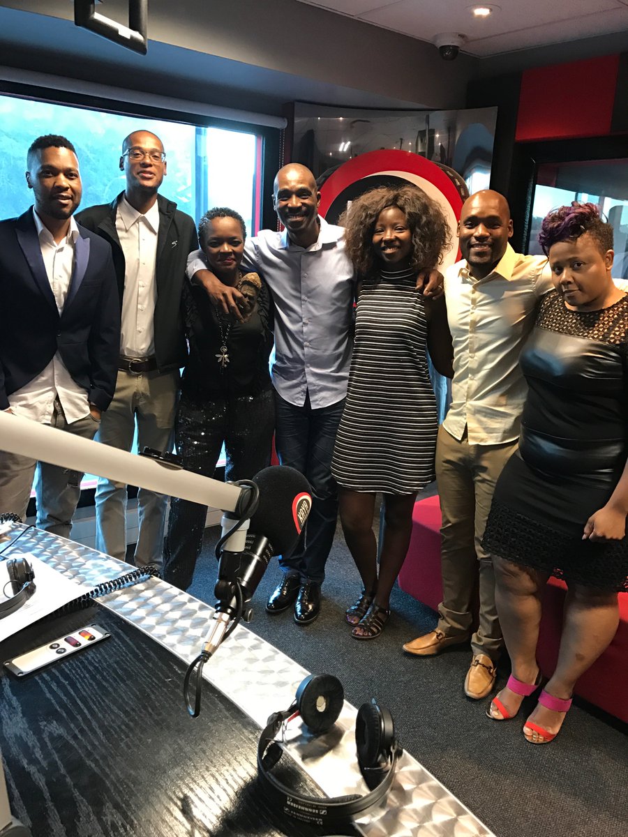 KayaOnAir's tweet image. #180WithBob team presenting #TheJammer @bob959 with a #WiseManAward for his excellence in broadcasting. #BlackExcellence #LetsCongratulate
