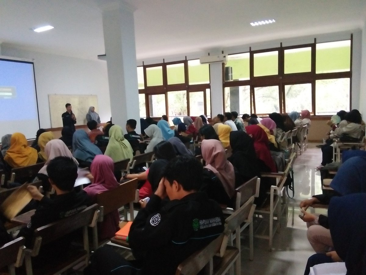 [LIVE REPORT]
Sedang berlangsung Kunjungan BEM FK UNS ke HIMAKESJA FK UNS

#HimakesjaMuda 
#HimakesjaBerkarya