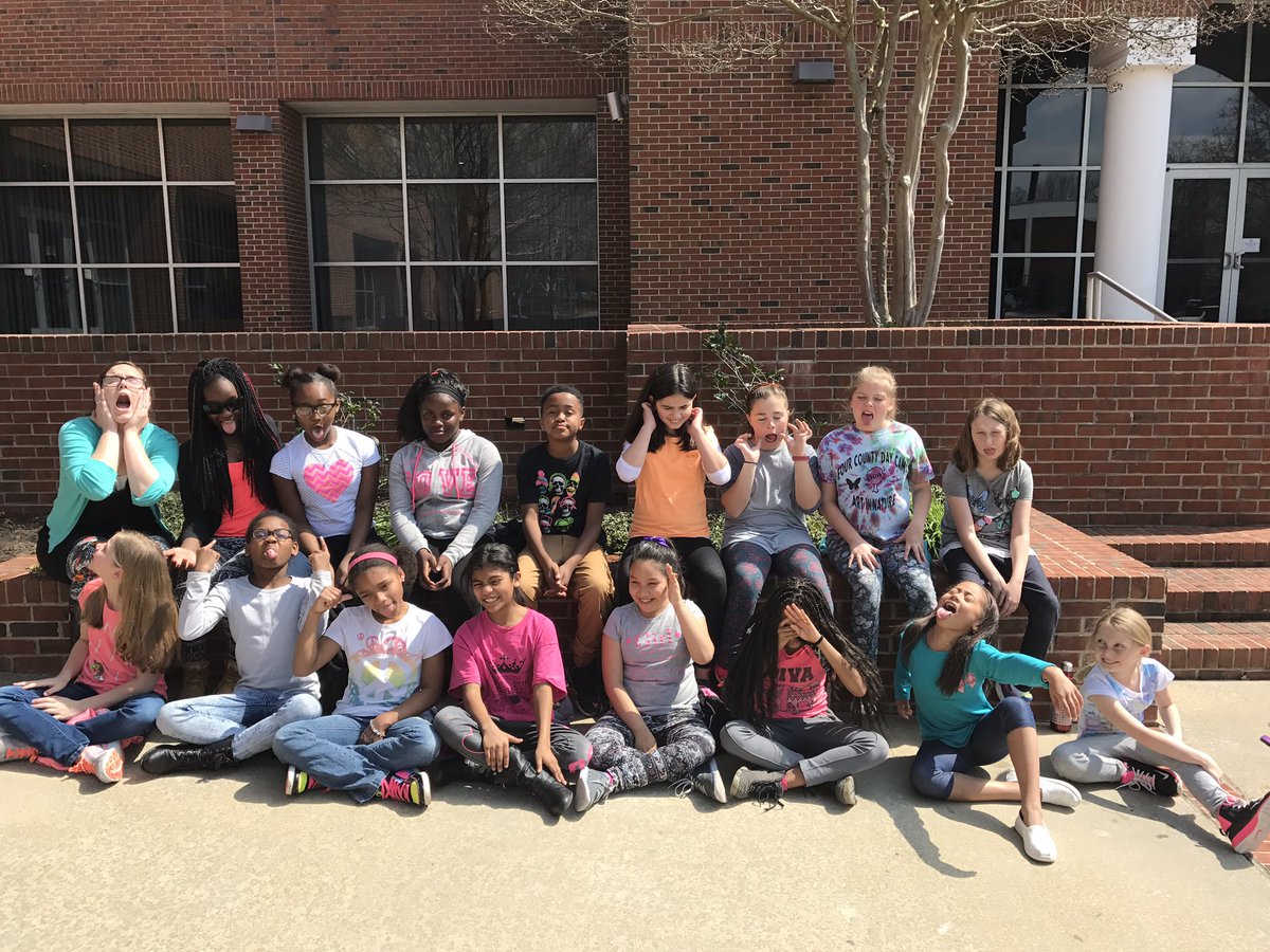 Melodies_with_M's tweet photo. Enjoyed my day and evening with these magnificent students from @LaurelMillElem They sang their hearts out! #laurelmillpride #FCSAllCounty https://t.co/4Ixeo7z1Hj