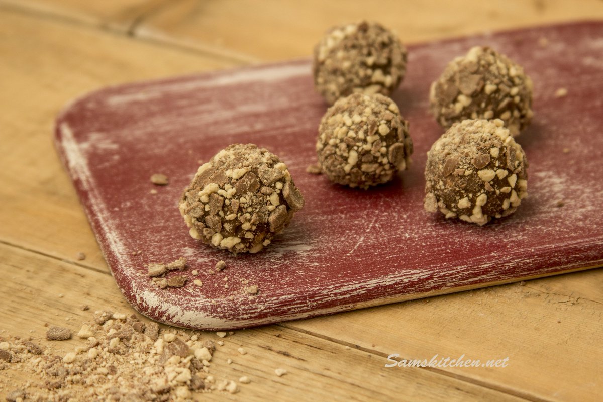 Sam_Hoey's tweet photo. Malteser Truffles :) #bakeamillion #comicrelief Recipe here https://t.co/7Xr6BVPygU https://t.co/GT1dJy0ouV