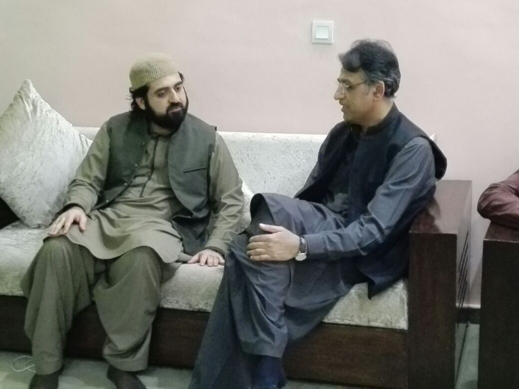 imran_sidra's tweet photo. Sir @Asad_Umar visited golra sharif for dua and condolences.
#Islamabad #20March2017 https://t.co/8g4a2xbyoM