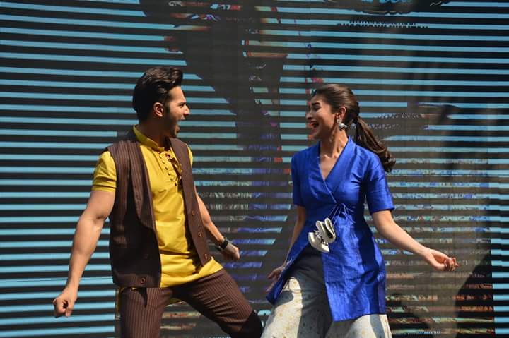 VarunAdorer's tweet photo. Love them 😘😻 @Varun_dvn @aliaa08 . https://t.co/G3BN9xmjBS