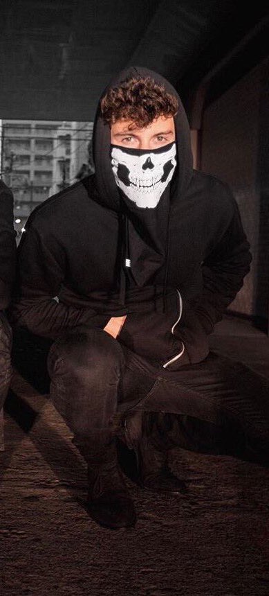 shawnsPureHeart's tweet photo. He is giving me a bad boy vibes when in fact he is a literal angel 😉 

#JFCShawnMendes https://t.co/eLD3nSpSoM