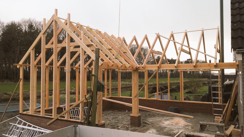 JarnoBSlot's tweet photo. Het begin van een douglashouten tuinschuur. #kapconstructie #douglashout #drenthe https://t.co/zH0uIJwNV5