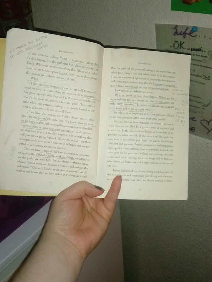 JesLuvVids's tweet photo. When you buy a used book for class and it has great notes already in it https://t.co/yKKCu7w5av