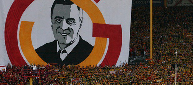 Aramızdan ayrılışının 7. senesinde Özhan Canaydın’ı saygı, hasret ve gönül borcuyla bir kez daha özlüyoruz ve anıyoruz…