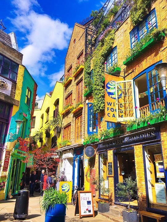 🎡Biz bugün Londra'da kaybolmak istedik,sizin sokaklarını keşfetmeyi sevdiğiniz yer neresi😍🎒
Rezervasyon.com