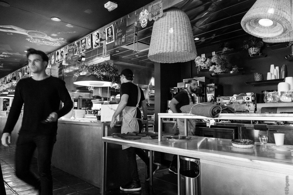 EhPem's tweet photo. Serving staff in #LosAngeles restaurant #streetphotography #composeandwait https://t.co/z9tHFA3vCU https://t.co/R9xSNT0L1W