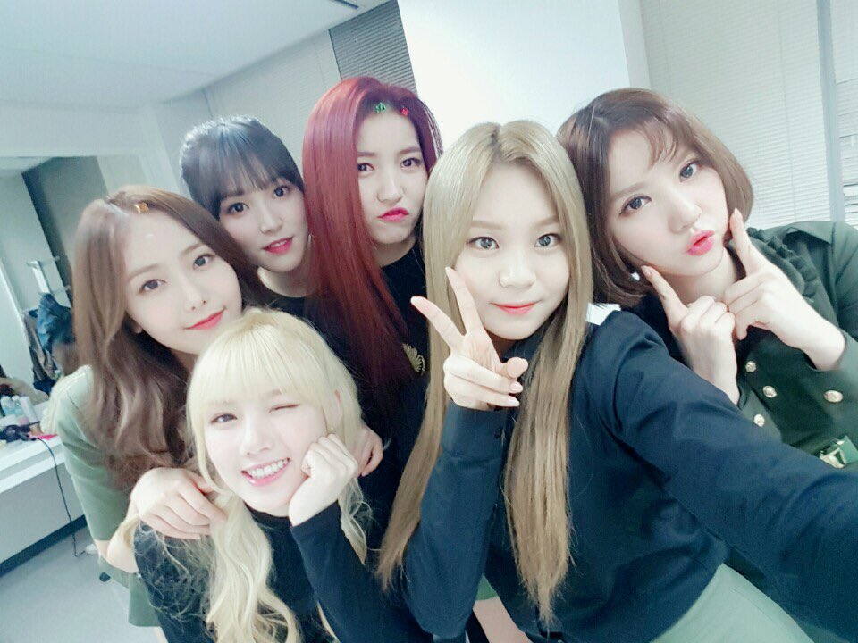 #여자친구 #GFRIEND #쇼챔피언 시작했어요🔫🎵 오늘도 신나는 무대 함께 해요❤😘 #버디 일루왕😍