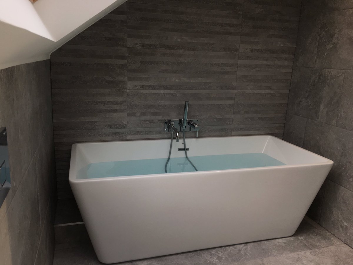 CFOakes's tweet photo. Last weeks #bathroom complete in #LittleHallingbury #Hertforshire Supplied and fitted by C.F Oakes #bath #basin #bathroomfitters #plumbing 🛁 https://t.co/ioBcmG0TuX