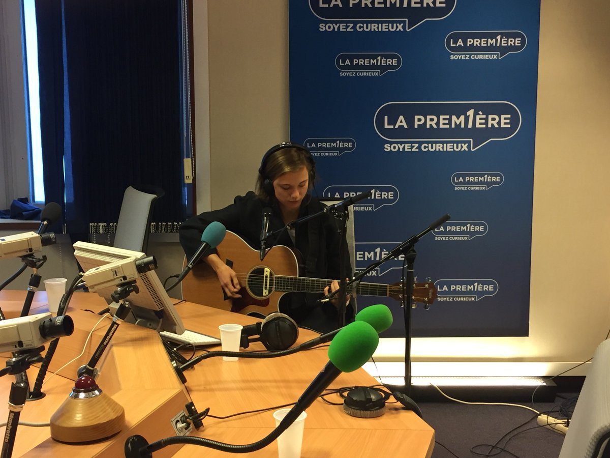 lapremiere's tweet photo. 9h12 : Live de @NoaMoonOfficial avec « My city » #Matin1 ► https://t.co/FRIMlZa7w4 https://t.co/VFLqyV8afX