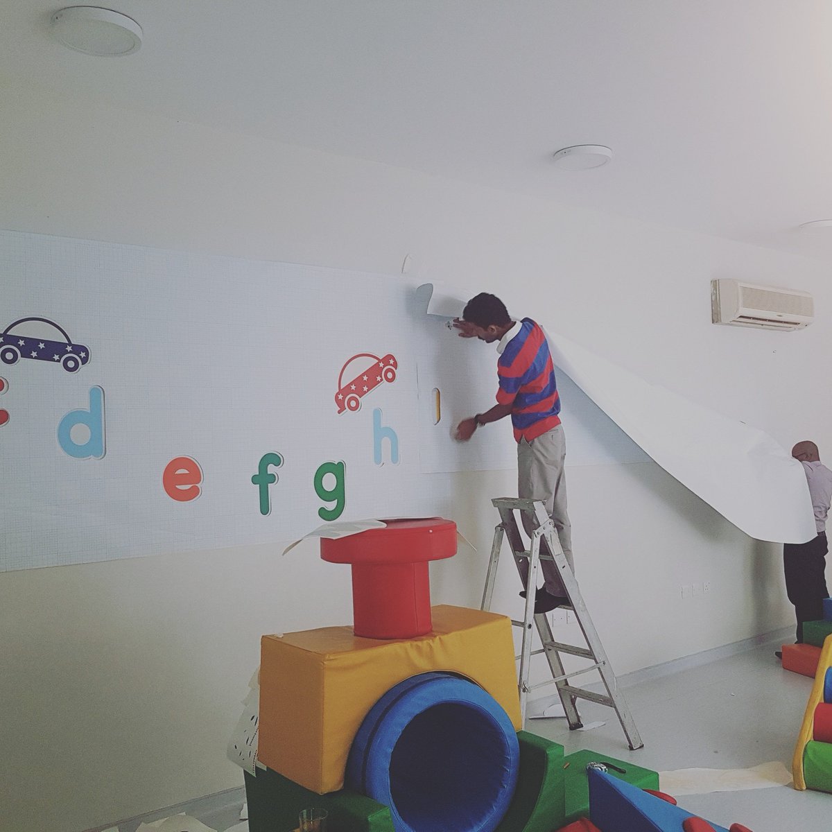 WallCravings's tweet photo. Many walls having the @WallCravings makeover today! #wallcravings #wallstickers #walldecals #mydubai #dubaischools @OaktreeDubai https://t.co/rkYuNfEOLU