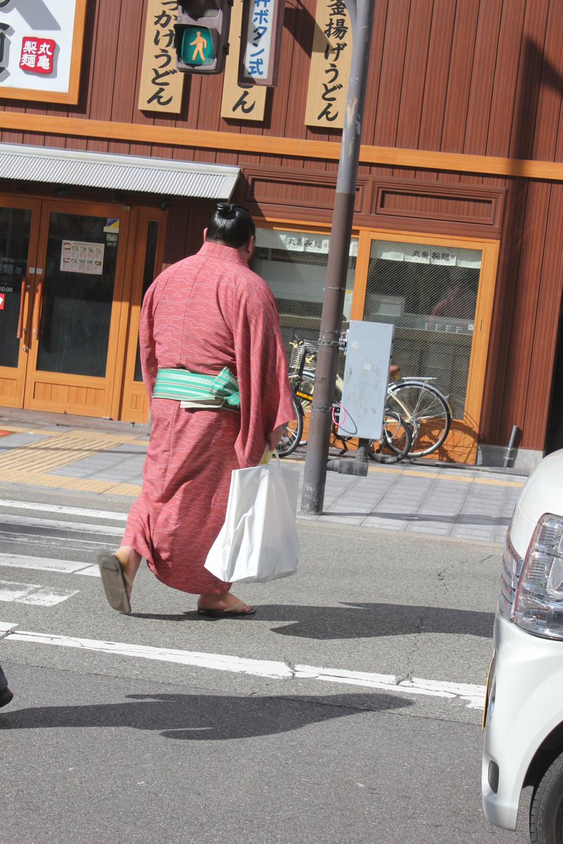 maram_fah's tweet photo. Sumo is a fascinating 😍
#Japan #Osaka #Honbasho #Makuuchi #Travel #Spring https://t.co/YqLubB7Ndk
