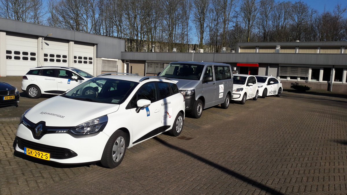 Onze testvoertuigen staan klaar voor de 1e testrit demonstrator Road Works Warning op basis van DENM en IVI op de A16!