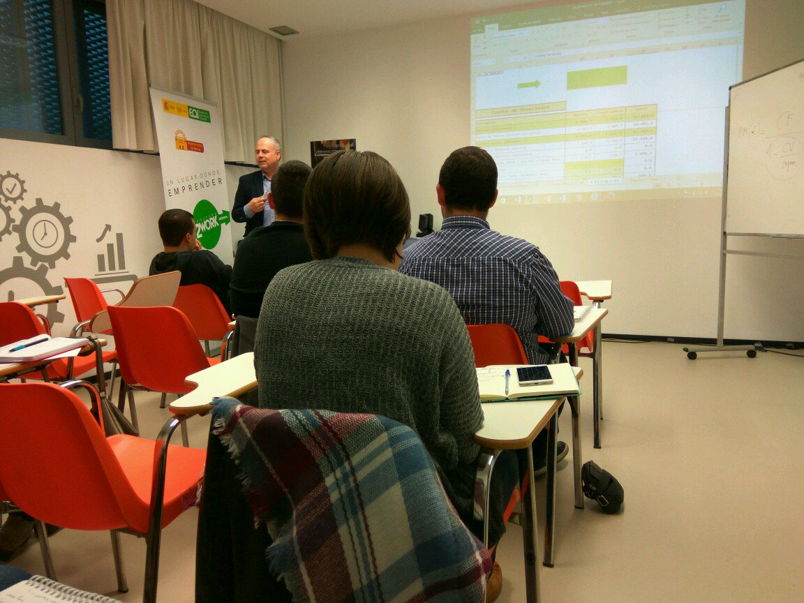 CW_Merida's tweet photo. Buenos días!Ayer @JOAQUINMNAVAJAS compartió sus conocimientos cn nuestros #CoWorkers.Muchísimas gracias por todo.#CoWorkingMerida @eoimerida https://t.co/iqEWerRALJ