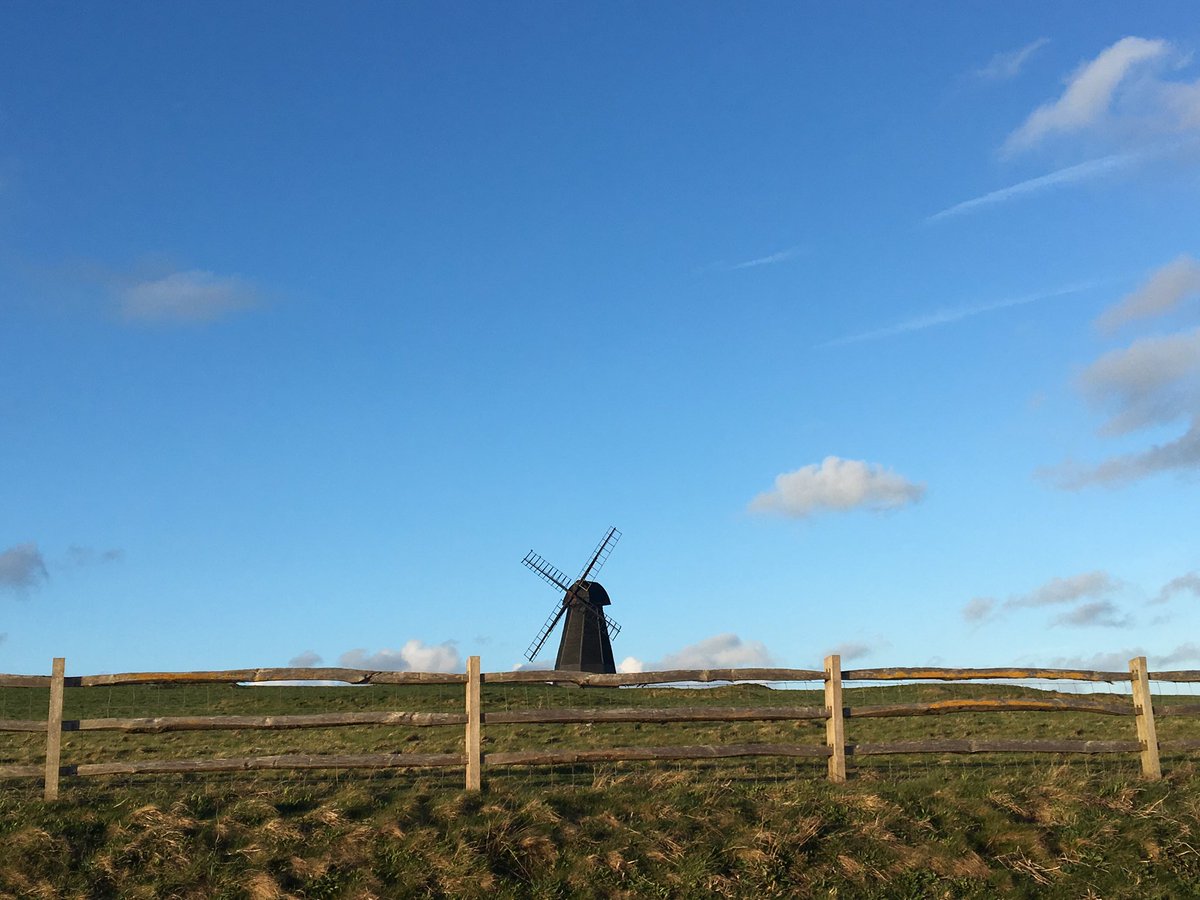 IMEXSuzanne's tweet photo. We spent the gorgeous weekend exploring some new-to-us neighbourhoods around our #homesweethove - but it's back to dreary old England today https://t.co/pt7Fo91K8w